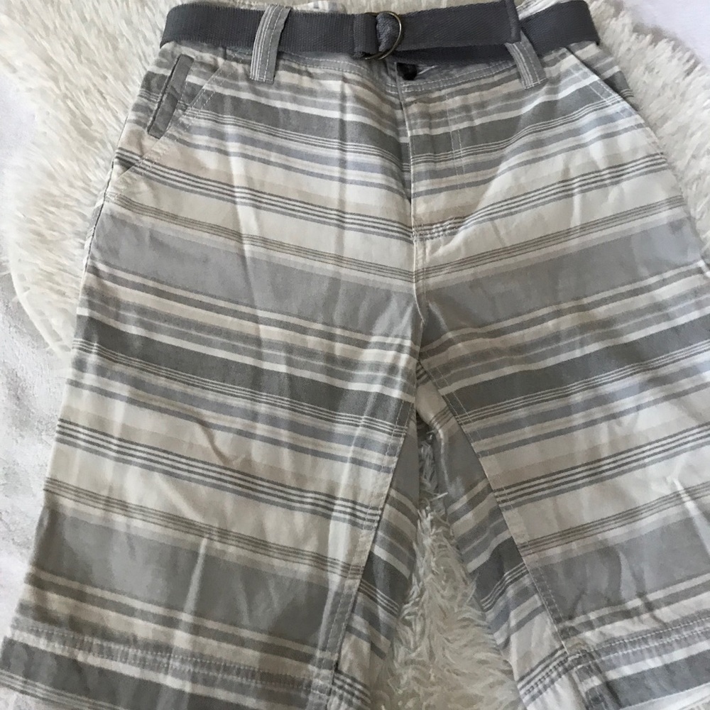 Mossimo Supply Co. men’s size 30 shorts w- a belt